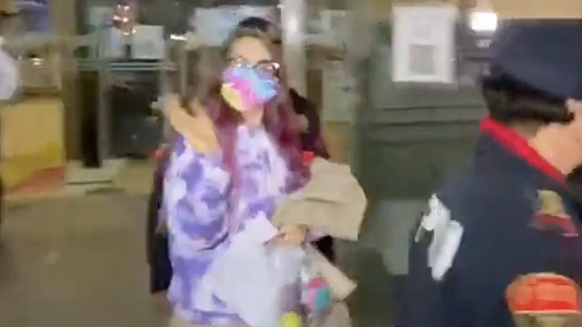 "Me urge llegar a mi casa"; revelan video de YosStop saliendo de prisión
