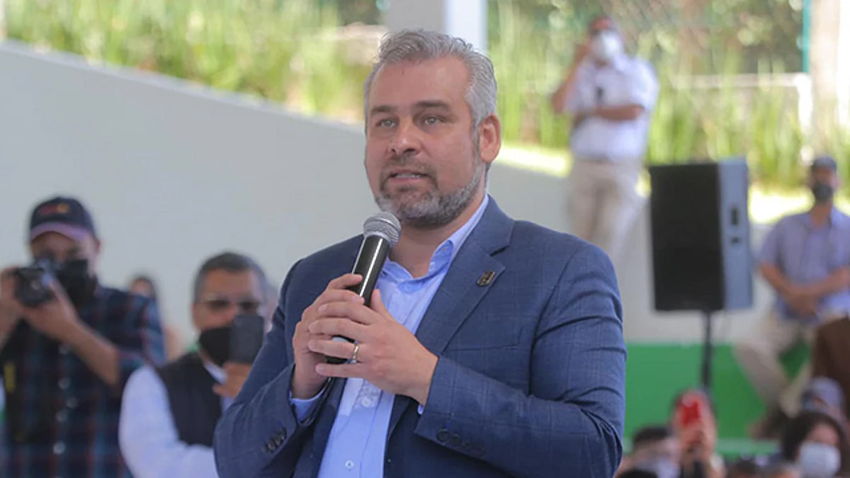 Bedolla escala al sexto lugar nacional en confianza