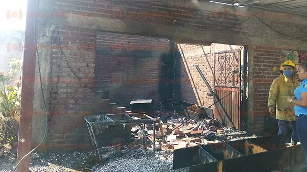Sólo daños materiales deja explosión en bodega de pirotecnia en Apatzingán