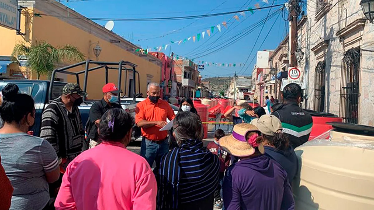 Habitantes de Álvaro Obregón presentan demandas colectivas al edil