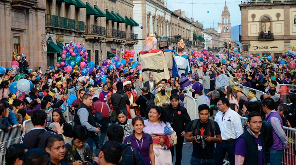 Cabalgata de reyes y rosca monumental, en Morelia
