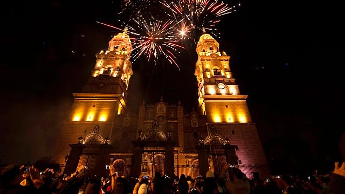 Regresarían vallas a encendido de Catedral por medidas restrictivas