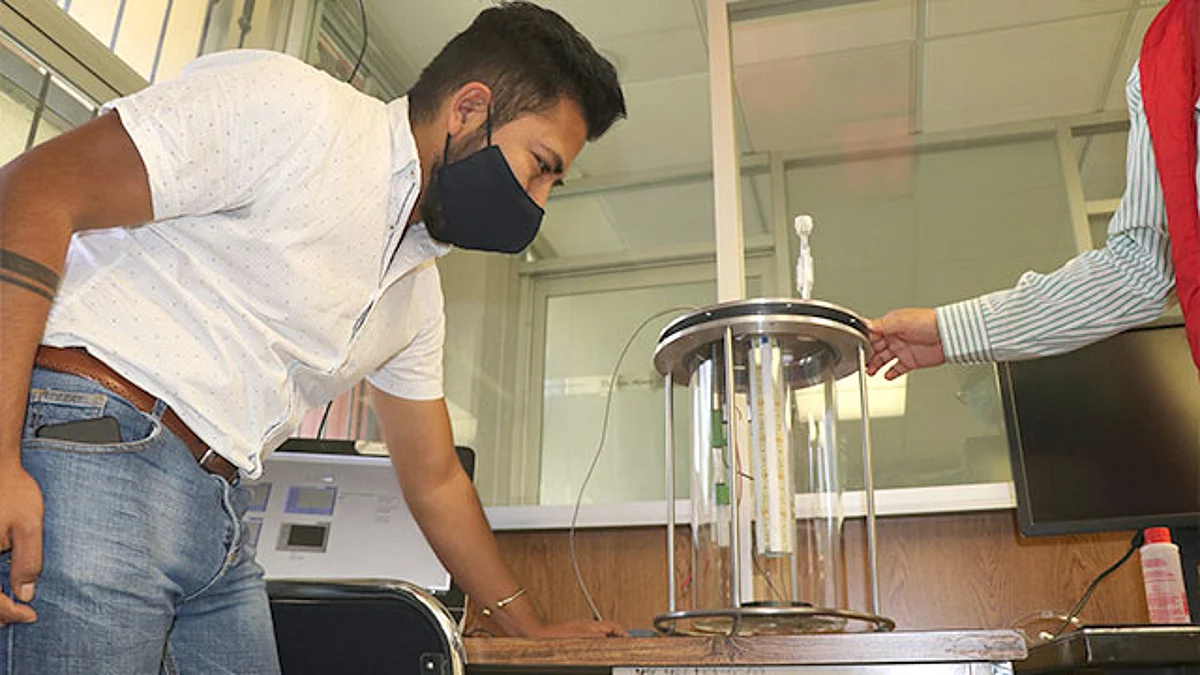 La finalidad es crear un instrumento que permita el crecimiento controlado de microalgas en un proceso controlado en laboratorio