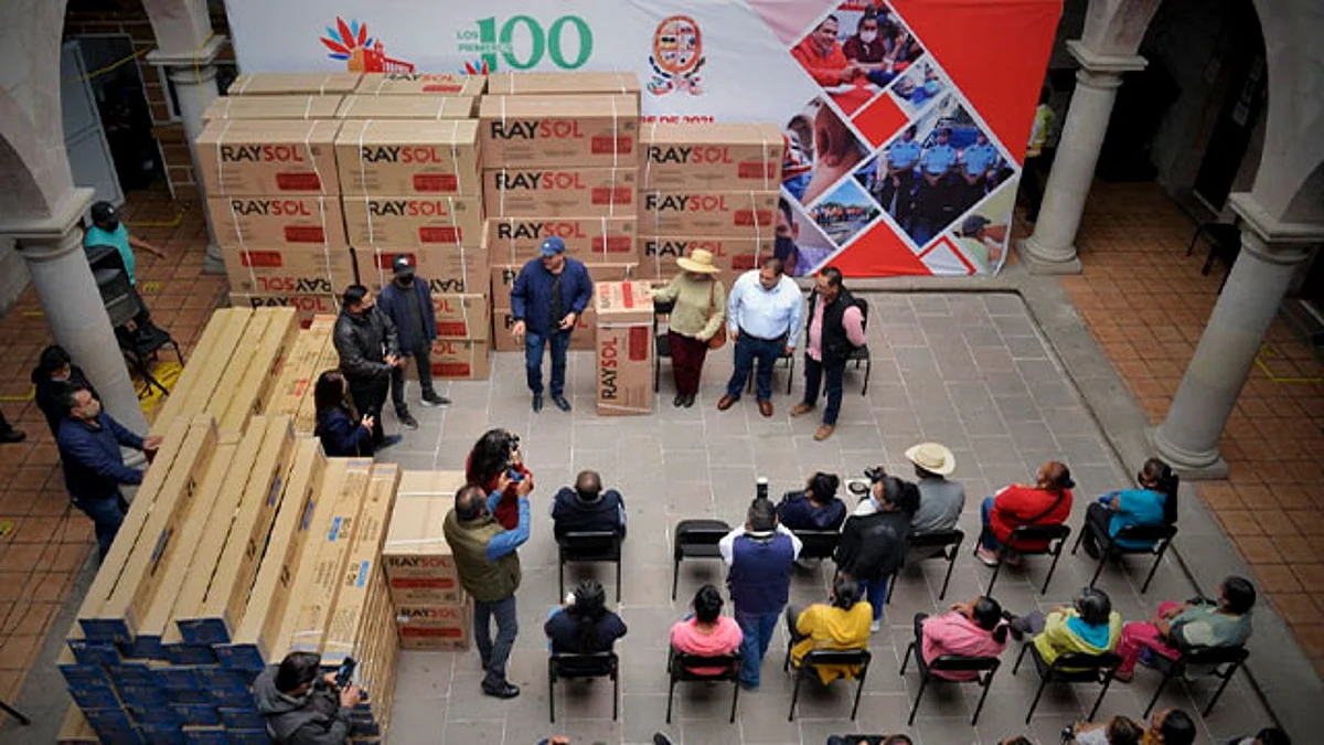 Cerca de 100 familias tarimbarenses fueron beneficiadas con un calentador solar