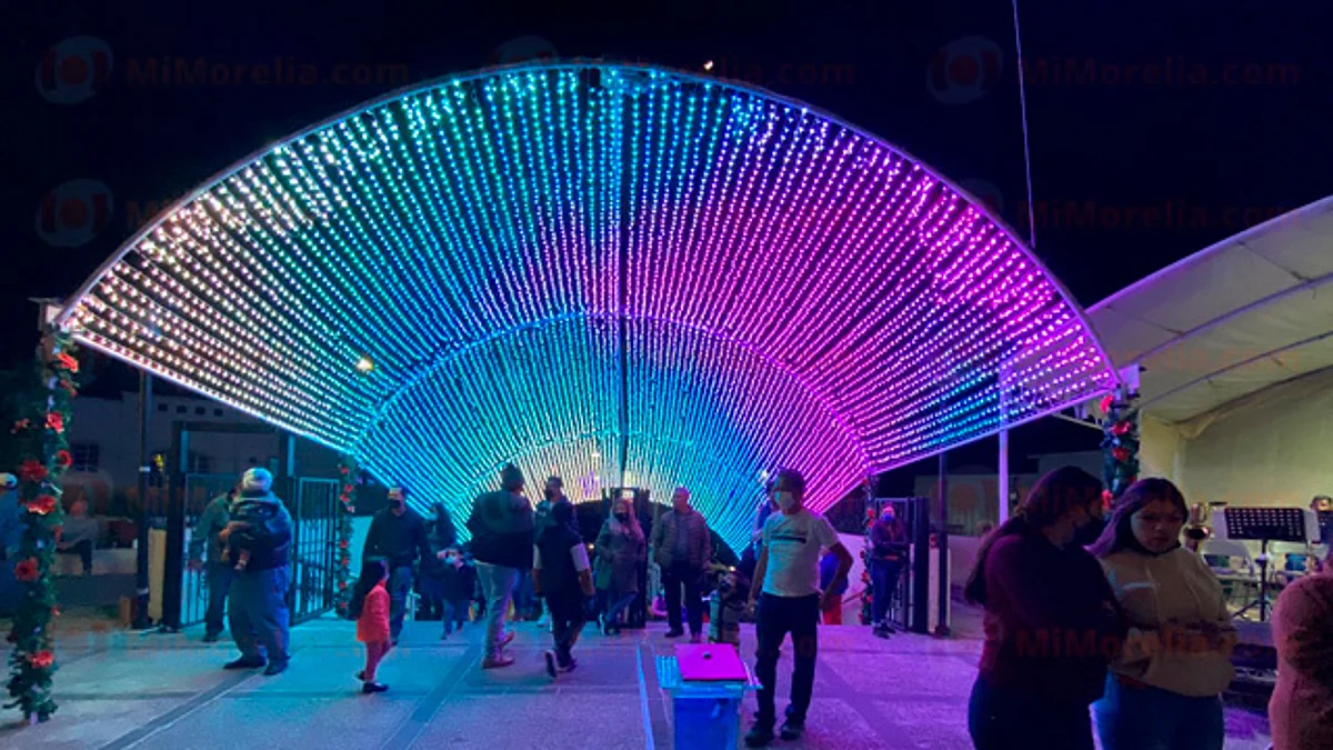 Encanta iluminación decembrina de la Inmaculada, en Morelia