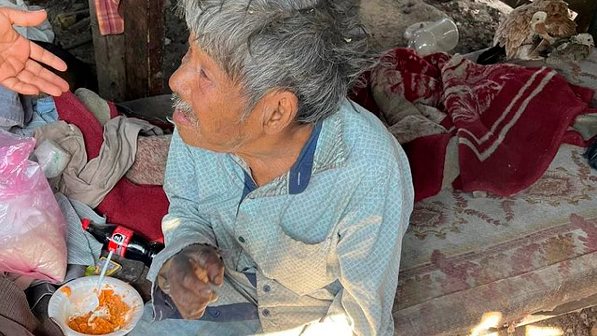 Piden ayuda para abuelito que pasa frío y vive en malas condiciones, en Morelia