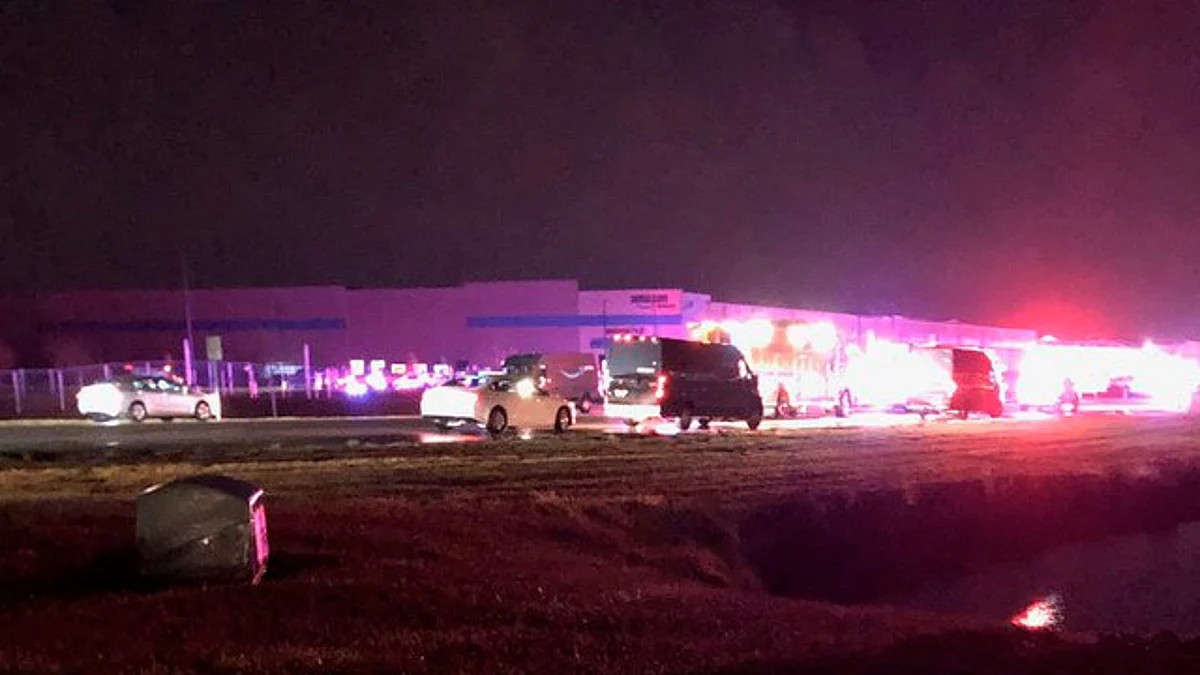 Colapsa almacén de Amazon; reportan personas atrapadas