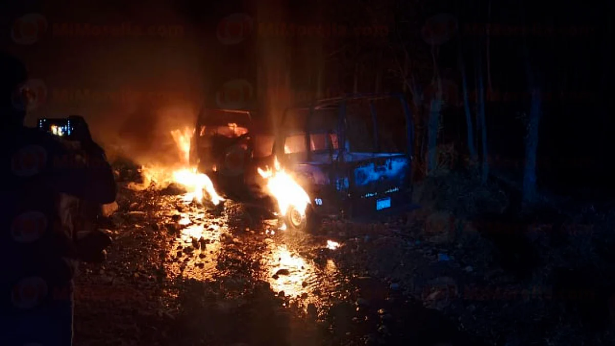 Dos patrullas quemadas y 6 policías heridos, tras agresión en Zitácuaro