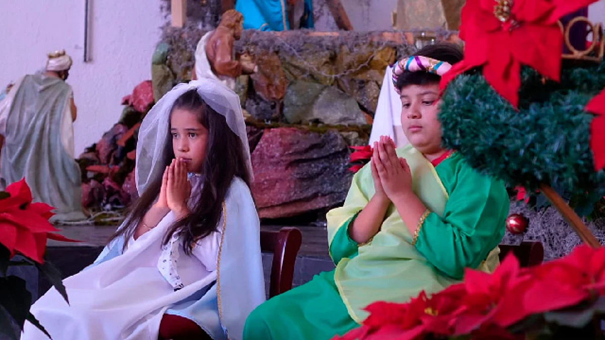En la parroquia de La Inmaculada se realizó una posada en donde dos pequeños representaron a María y José