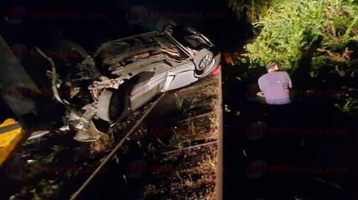 Destrozan su auto tras aparatoso accidente sobre las vías del tren, en LC