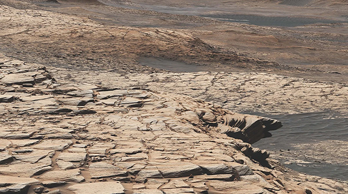 Agua fluyó en Marte por más tiempo de lo que se pensaba, revela la NASA