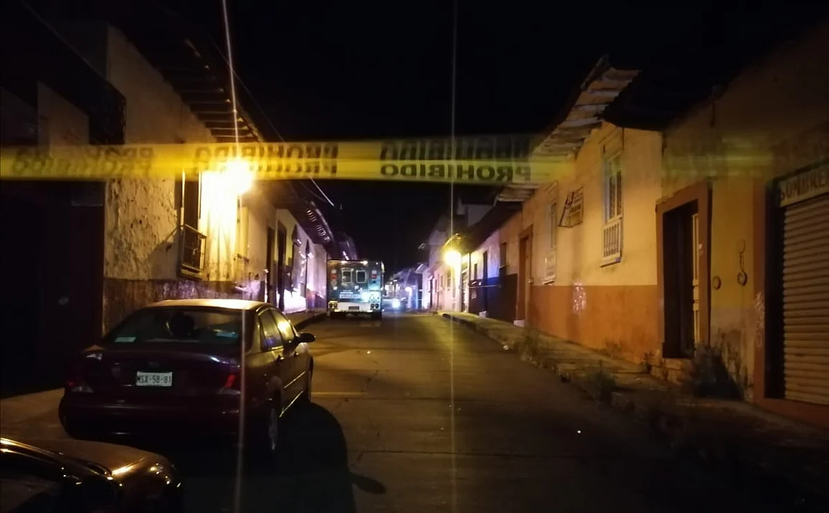 Asesinan a tiros a hombre en una tienda de abarrotes en Uruapan