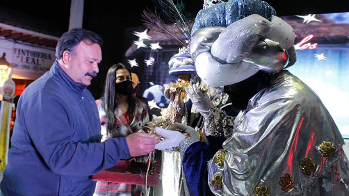 En su recorrido, Reyes Magos reciben las llaves de la ciudad de Pátzcuaro