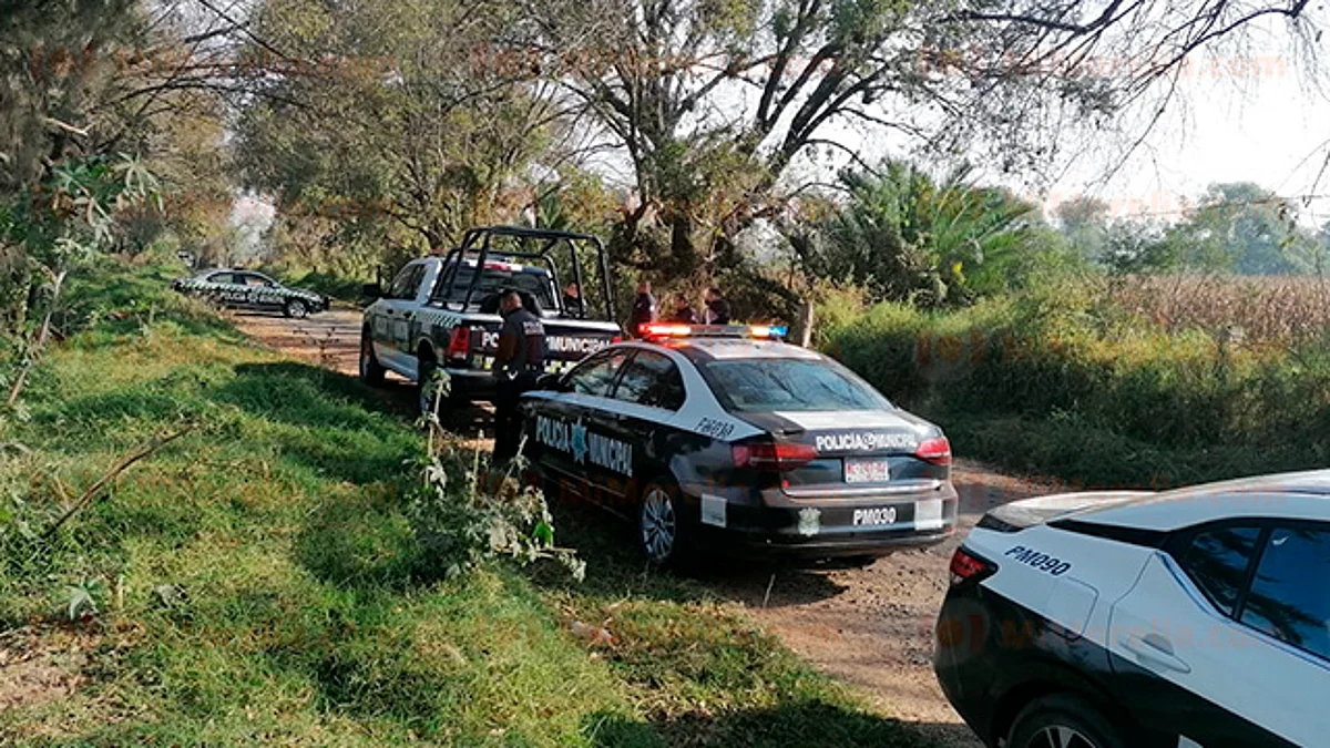 Hallan a hombre ejecutado y maniatado en camino de terracería, en Morelia