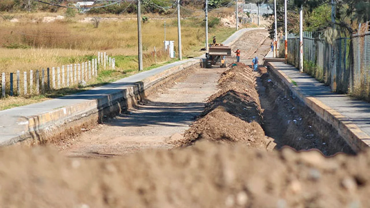 Tarímbaro: Avanza rehabilitación de concreto y alumbrado en la Avenida Erandeni