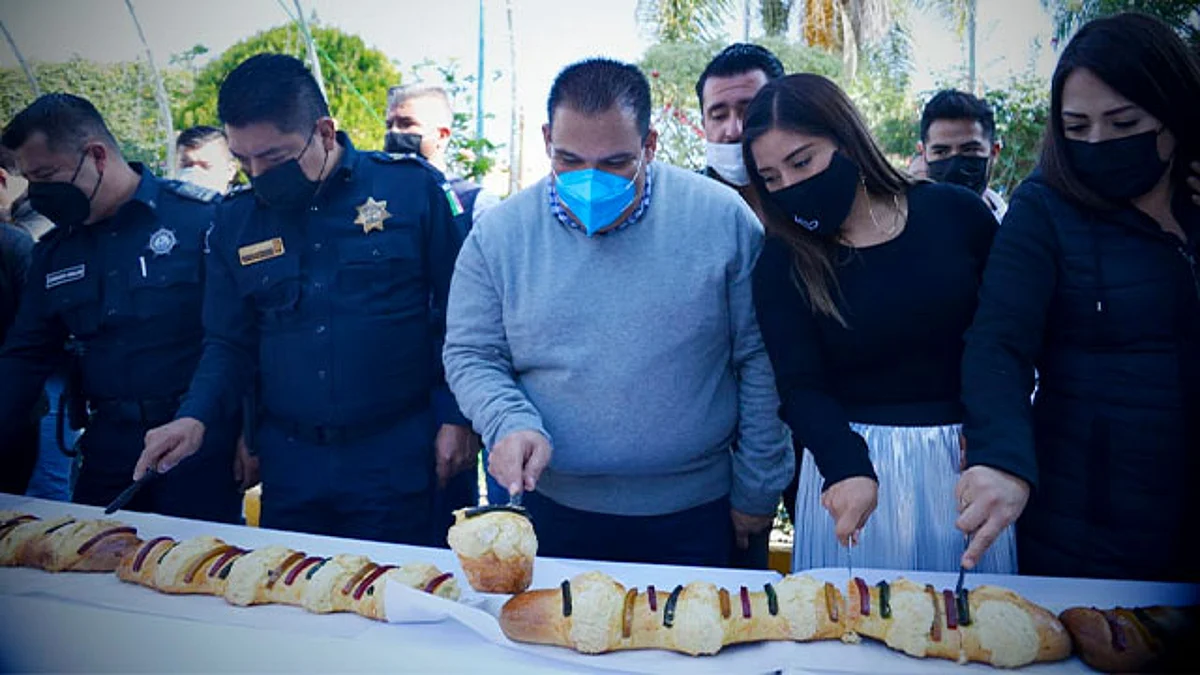 Tarímbaro: Parten rosca de reyes de 120 metros de largo