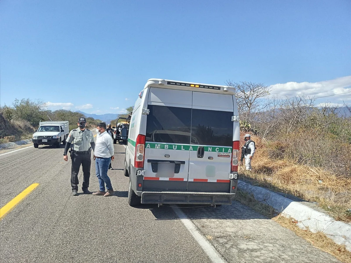 Hallan a 28 migrantes a bordo de una ambulancia apócrifa del IMSS