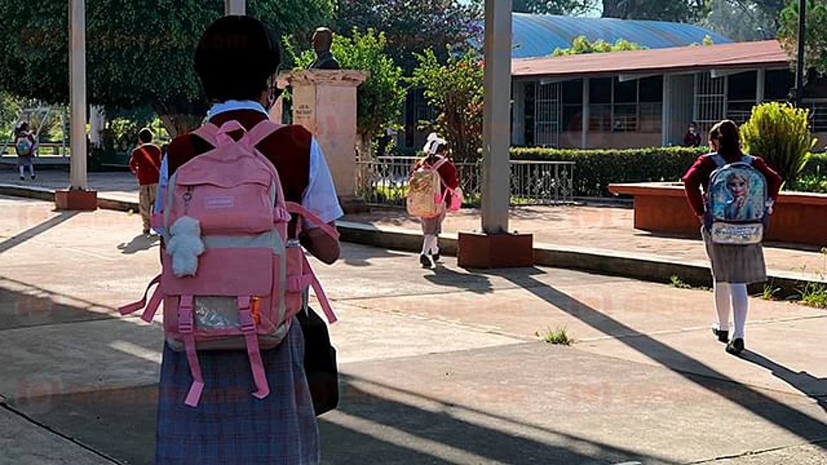 Casi un millón de alumnos regresan a clases este lunes en Michoacán