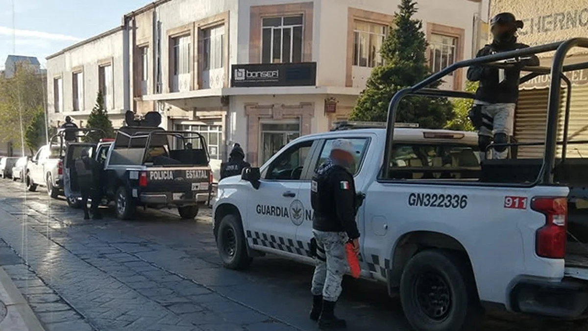 Abandonan camioneta con cadáveres frente a Palacio de Gobierno en Zacatecas