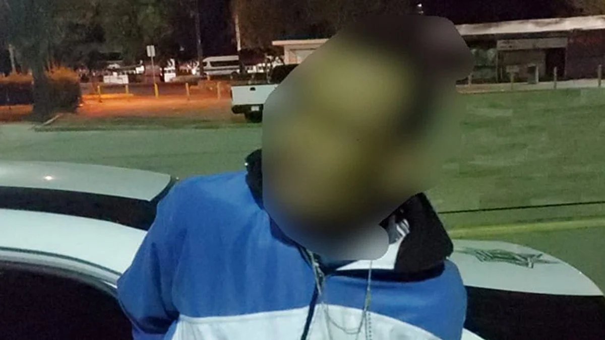 Detienen a ladrón al salir de alcantarilla en Morelia; iba a robar bomba de agua