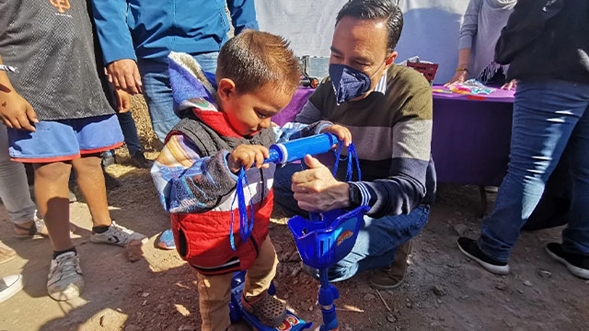 Reyes Magos cumplen sueño de miles de niños en colonias y comunidades de Zamora