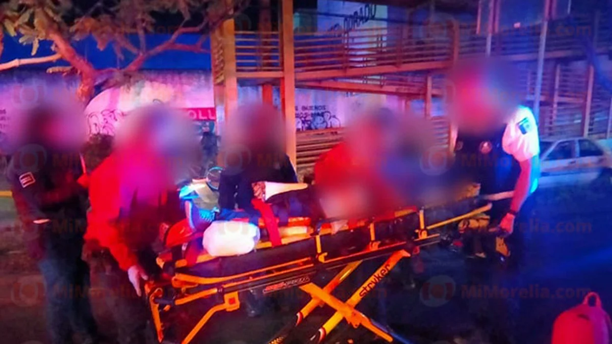 Mujer se avienta de puente en Morelia, reportan