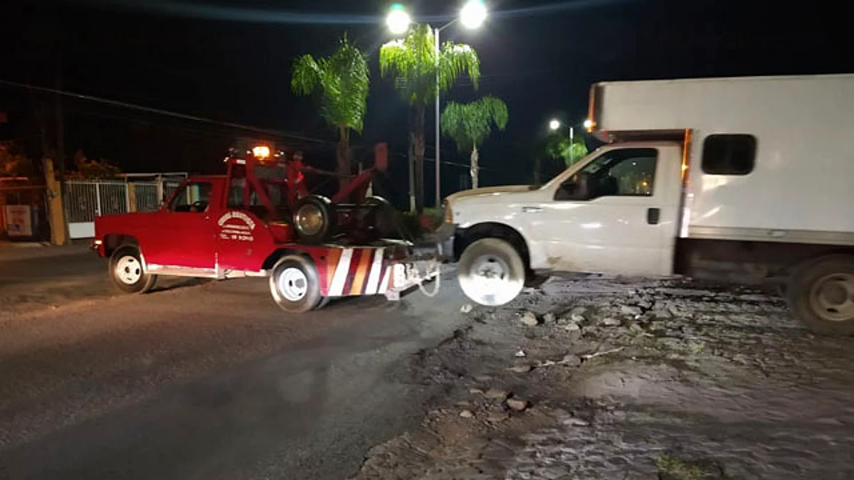 Buscan regular cobros en los servicios de grúas en Michoacán