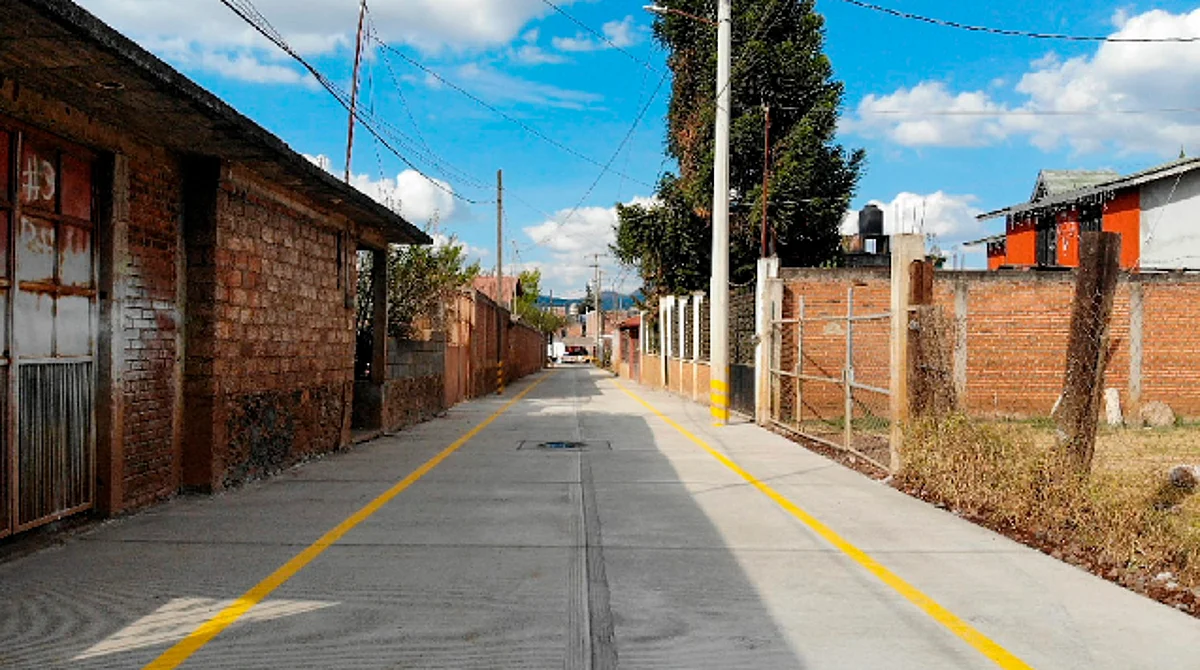Inauguran primera etapa de pavimentación en calle Héroes de Nacozari en Pátzcuaro