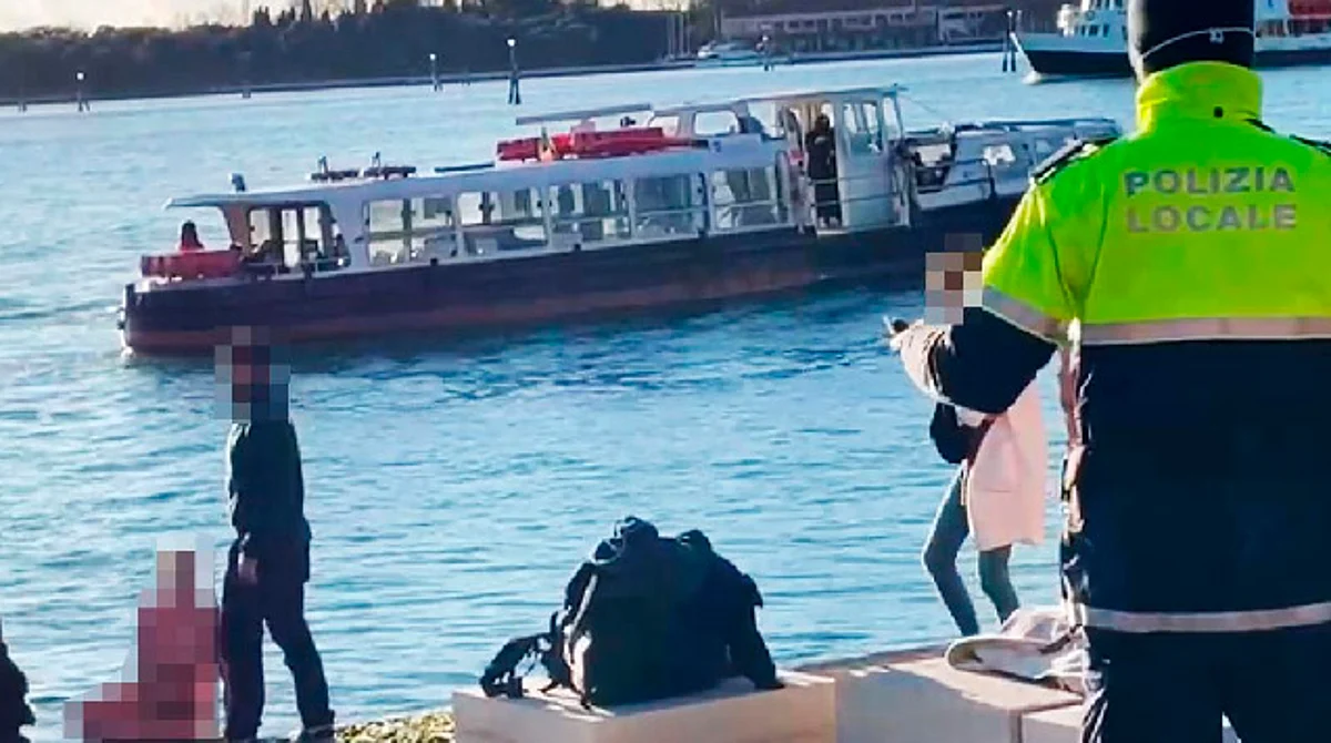 Multan y expulsan a turista por nadar sin ropa cerca de monumento histórico