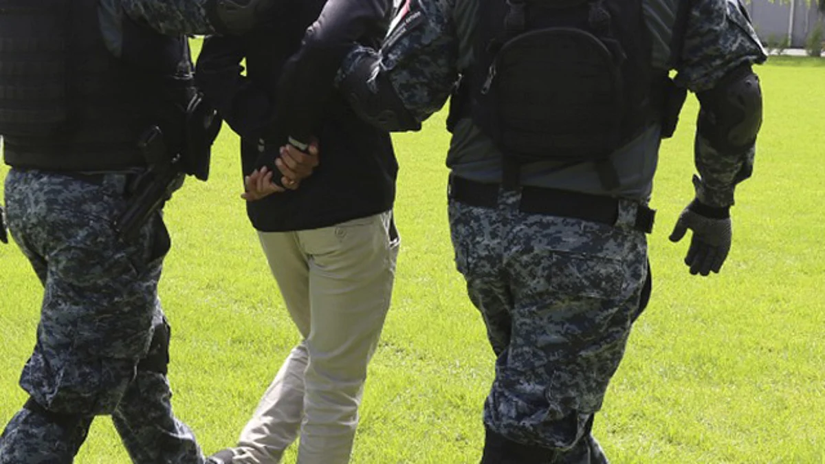 Detienen a 8 personas con drogas en la Gertrudis Sánchez de Morelia