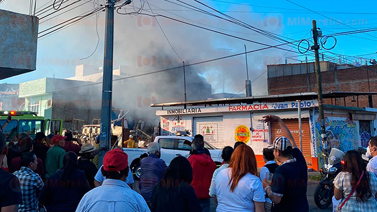 Se incendia bodega de cartón en la colonia Industrial de Morelia