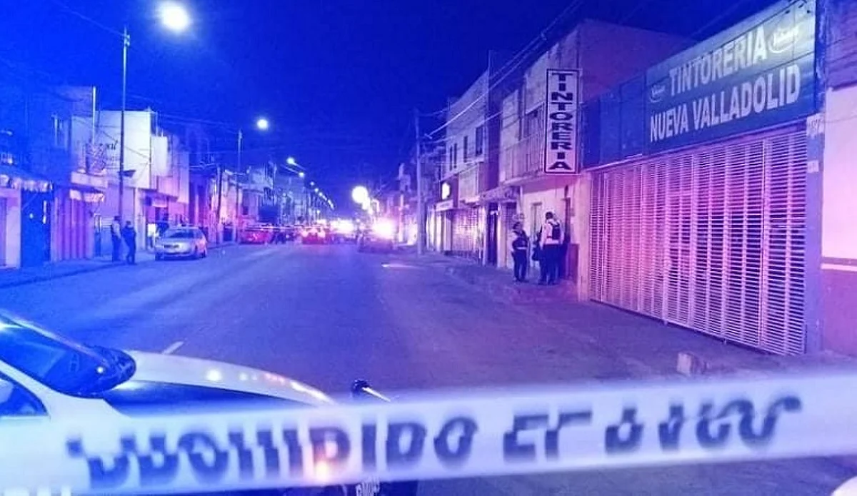 En el sitio una mujer, al parecer acompañante del ahora occiso, sufrió un golpe en la cabeza y solicitó ayuda