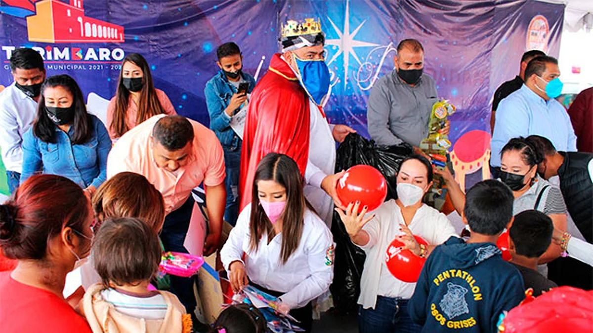 DIF Tarímbaro festeja Día de Reyes con niñas y niños de escasos recursos