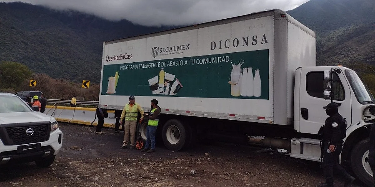 Los “distintivos” pertenecientes a SEGALMEX-DICONSA-LICONSA, ostentados por el vehículo fueron clonados