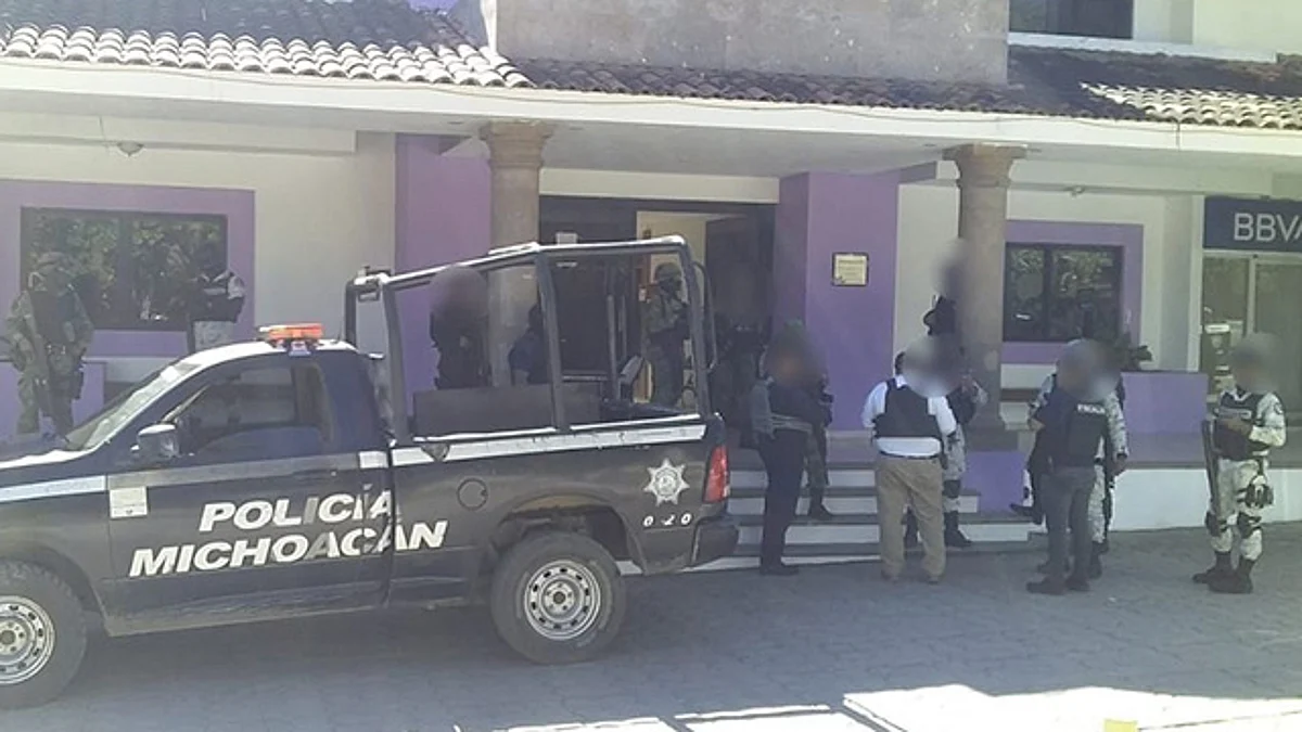 En Chinicuila se mantienen los operativos de seguridad: Bedolla