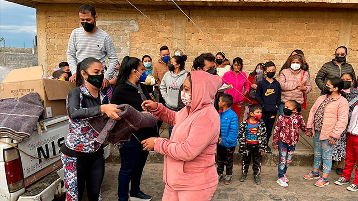 DIF Municipal y regidora Erika Velázquez llevan sonrisas a niños patzcuarenses