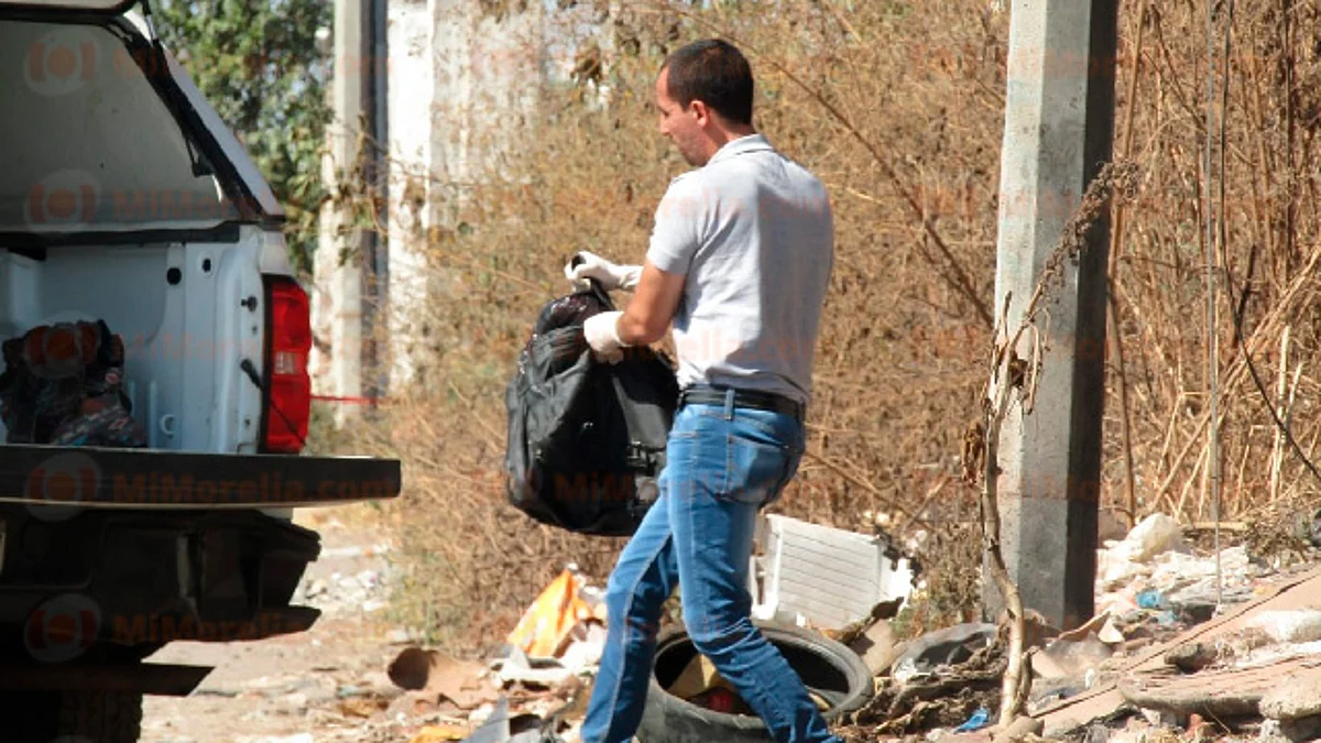Hallan restos humanos dentro de dos mochilas en Michoacán