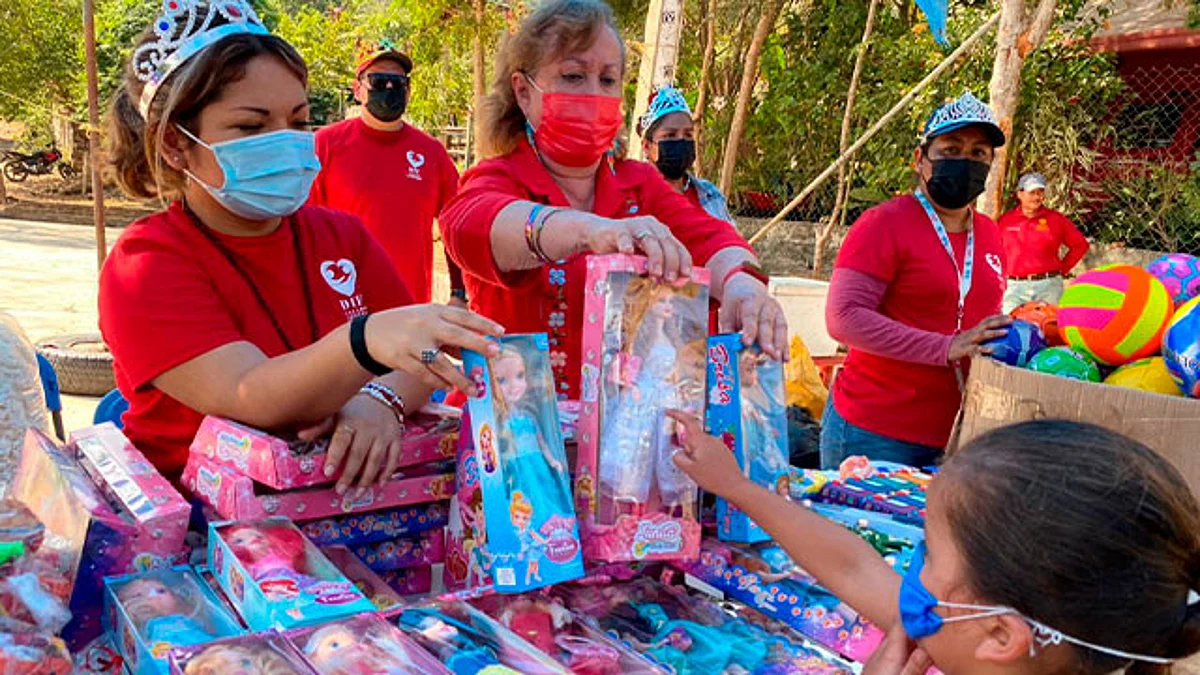 DIF Lázaro Cárdenas celebra Día de Reyes en Comunidades