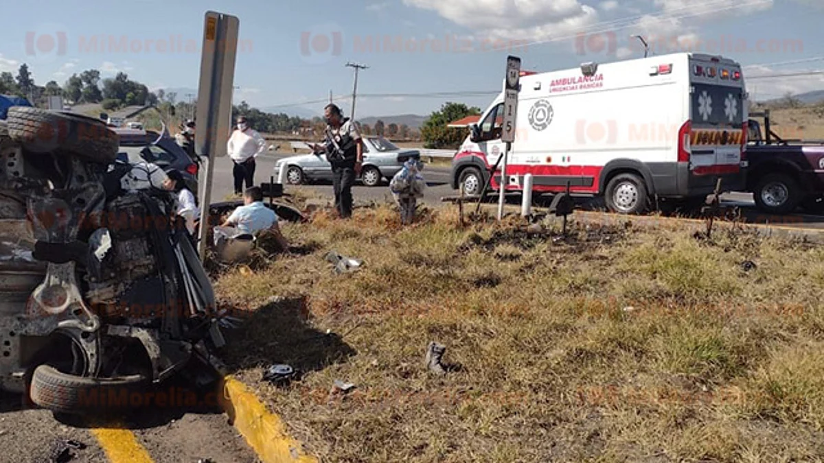 Se registra accidente vehicular en la Morelia-Pátzcuaro; hay varios heridos