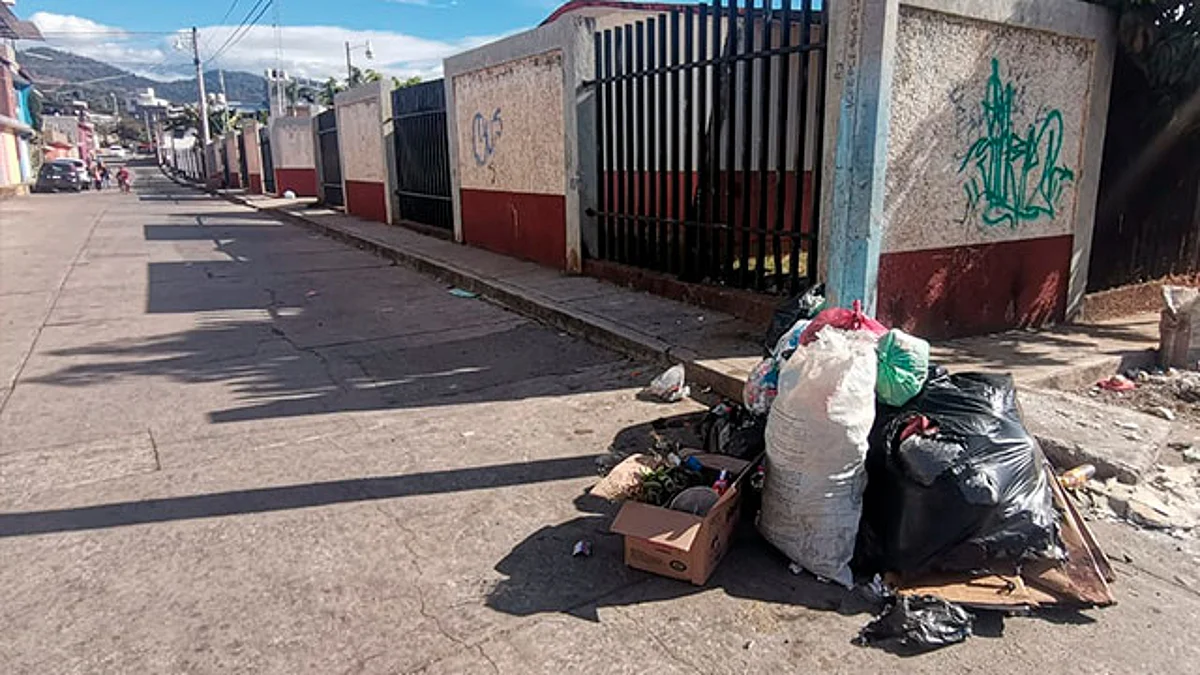 Colonos de Tacámbaro, piden solución al problema de recolección de basura