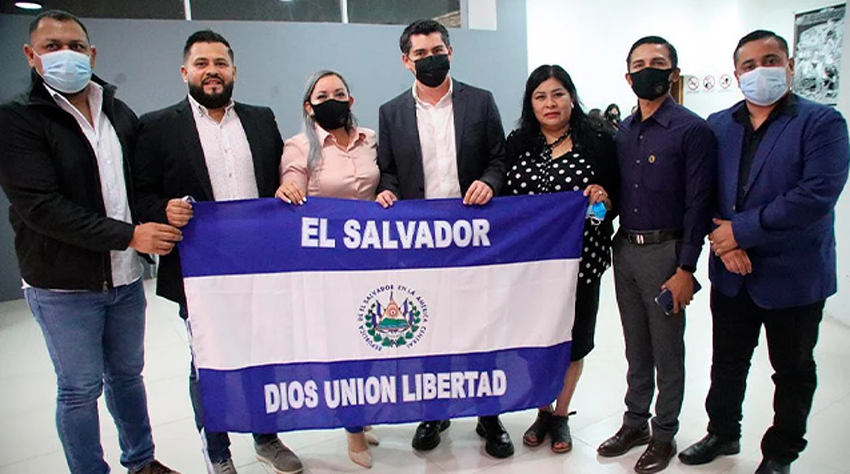Edil de Zitácuaro firma hermanamiento con República de El Salvador