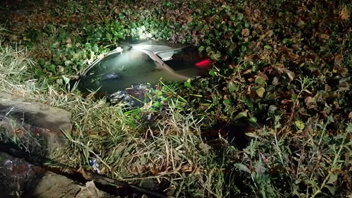 Vehículo cae en un río al poniente de Morelia; hay 3 lesionados
