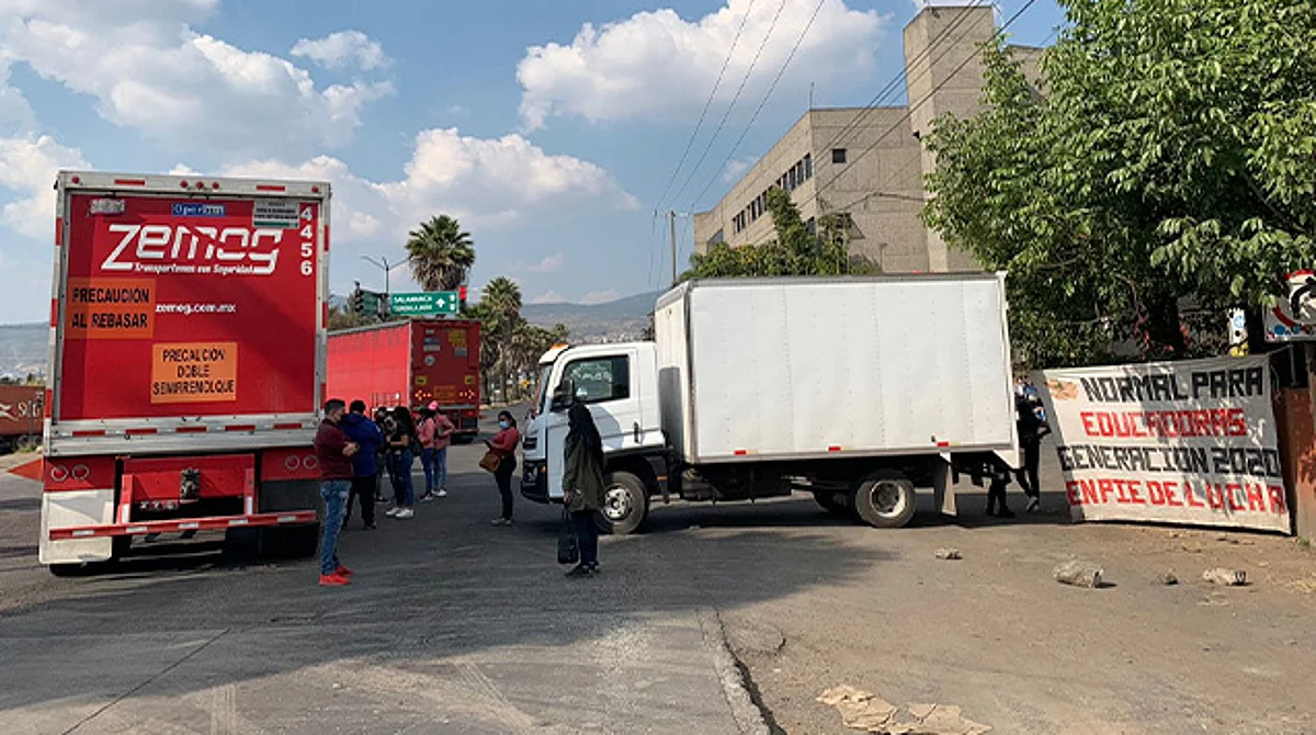 Contra normalistas, 30 carpetas de investigación: fiscal de Michoacán