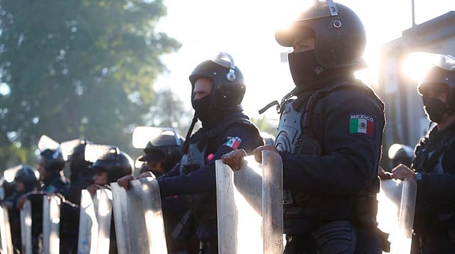 Resguardan vías del tren en Caltzontzin