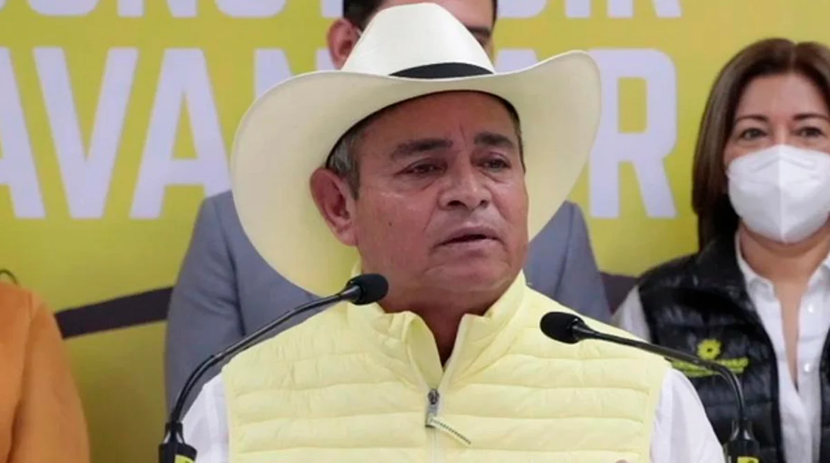 Salvador Arvizu se suma al PRD