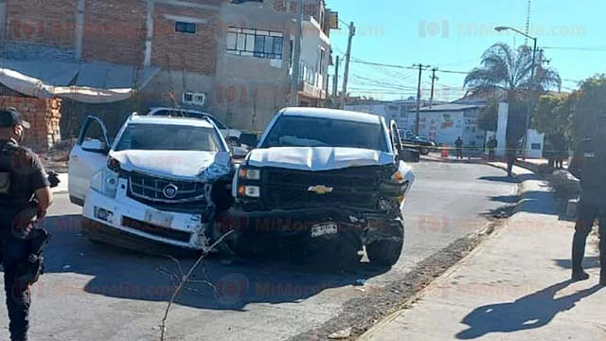 Hombre muere en aparatoso choque entre dos camionetas, en Yurécuaro