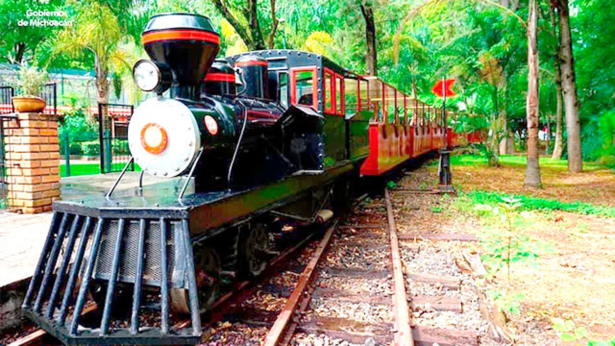 Zoológico de Morelia invita a pasear en tren por la ribera del lago