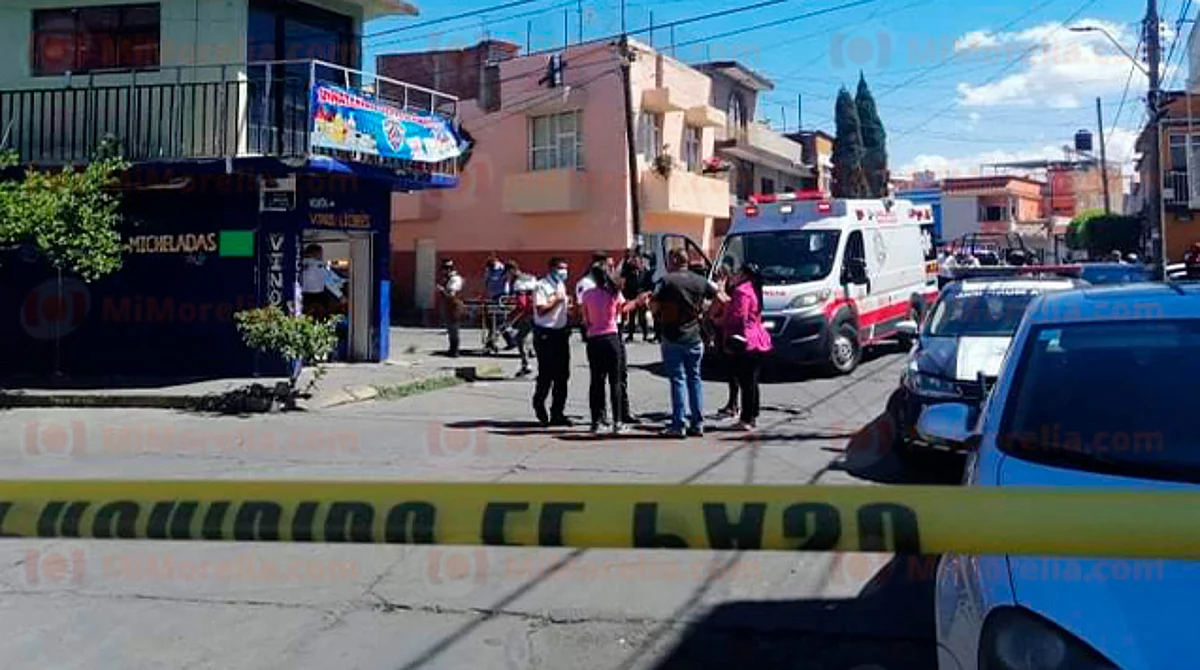 Muere hombre baleado en tienda de vinos y licores, en Morelia