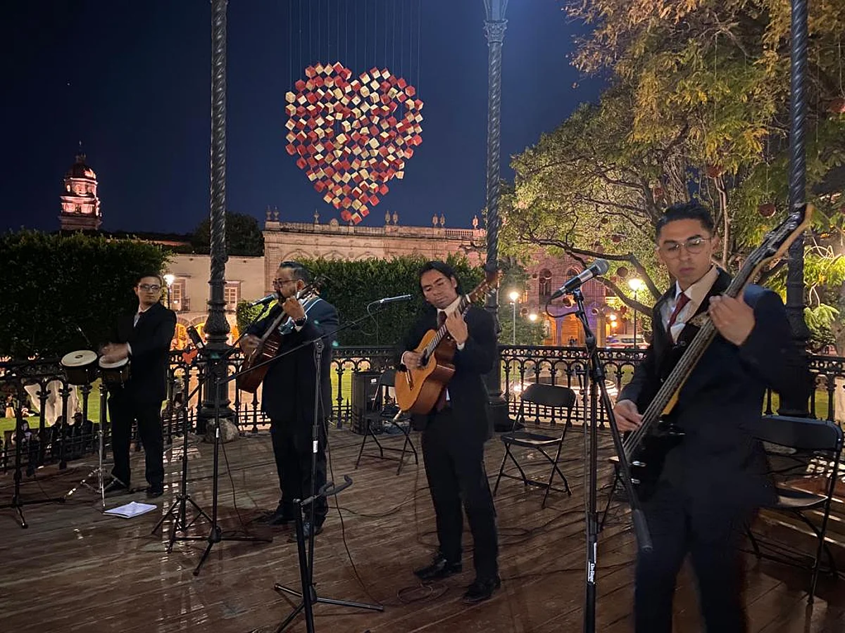 La agrupación tiene la intención de preservar la época de oro del bolero