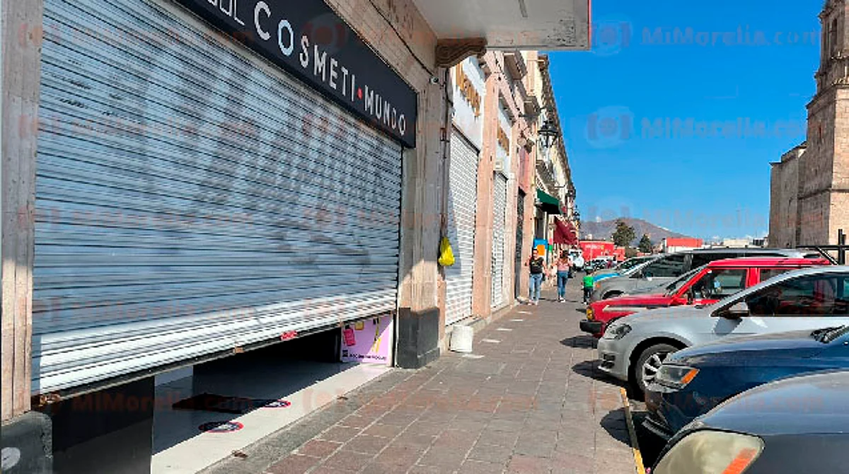 Comerciantes cierran negocios ante enfrentamiento de la CNTE y policías